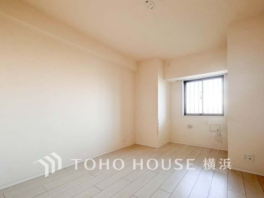 プライベートスペースを彩るインテリアとしての美と、快適な日常を支える機能性と強さがひとつになったキッチンです。開放的な対面カウンターキッチンはリビングと一体感のある空間。