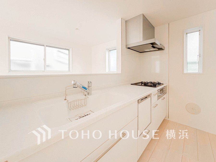 誰もが使いやすいデザインにこだわったキッチン。プライベートスペースを彩るインテリアとしての美と、快適な日常を支える機能性と強さがひとつになったキッチンです。