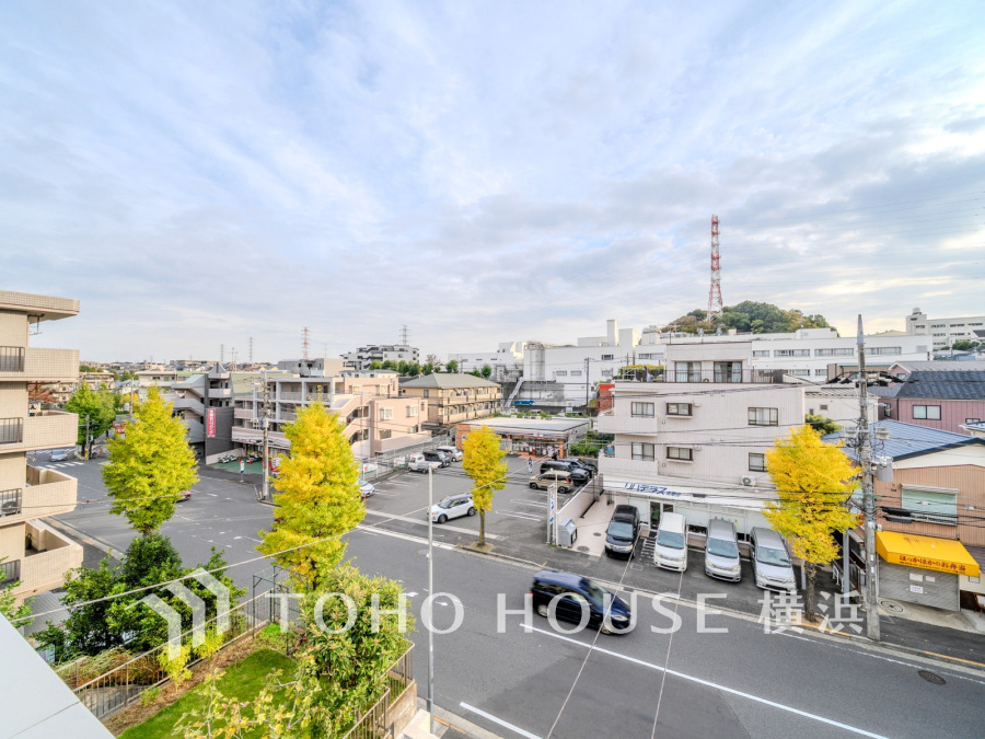 のびやかな眺望の広がる住環境。低層住宅が広がる街並みは、心地よい開放感が漂っています。

