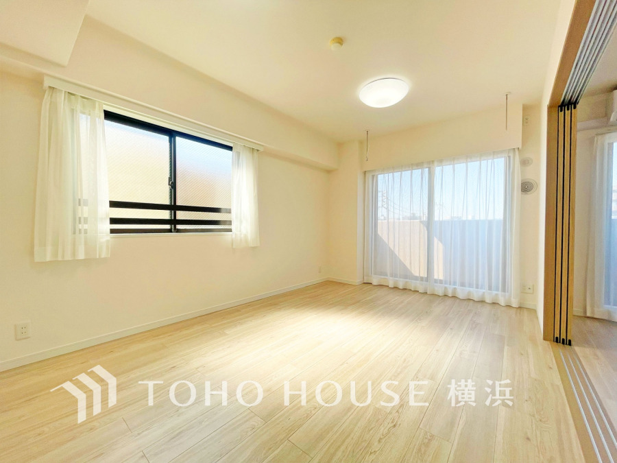 光と風があふれる開放的なリビングダイニングには自然と家族みんなが集まってきます。明るく穏やかな空気の中で飲んだり、食べたり、笑ったり。