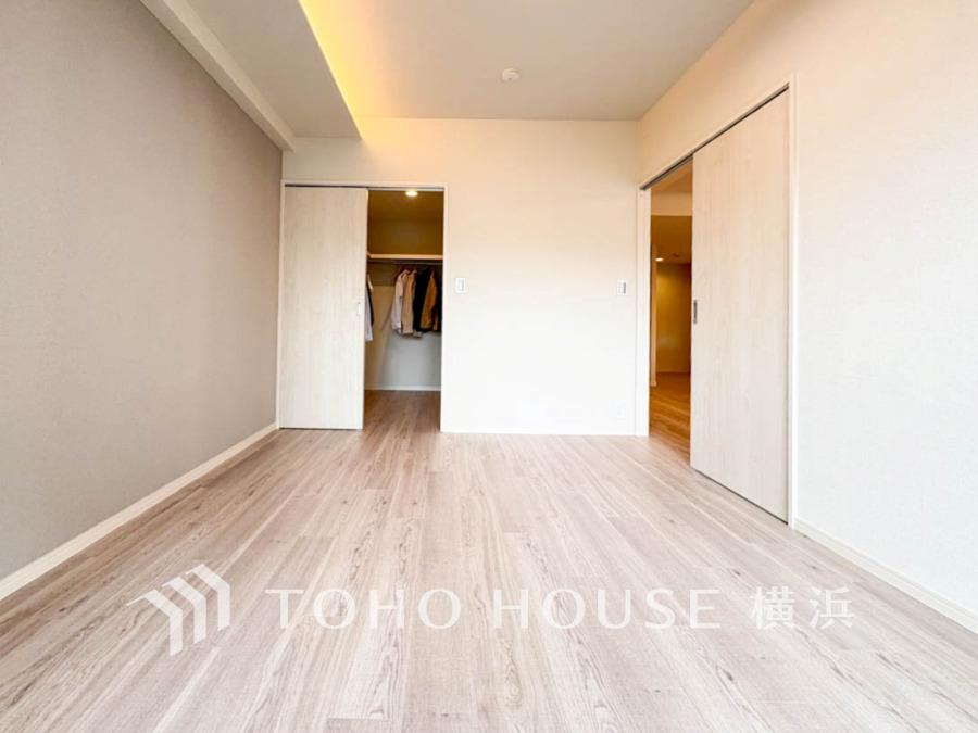 過ぎ行く時間をゆったりと感じることができる落ちついたプライベートルーム。リビングで楽しく過ごした後はゆっくり寛ぎの時間を満喫できます。静かな環境でリラックスタイムを愉しんで。