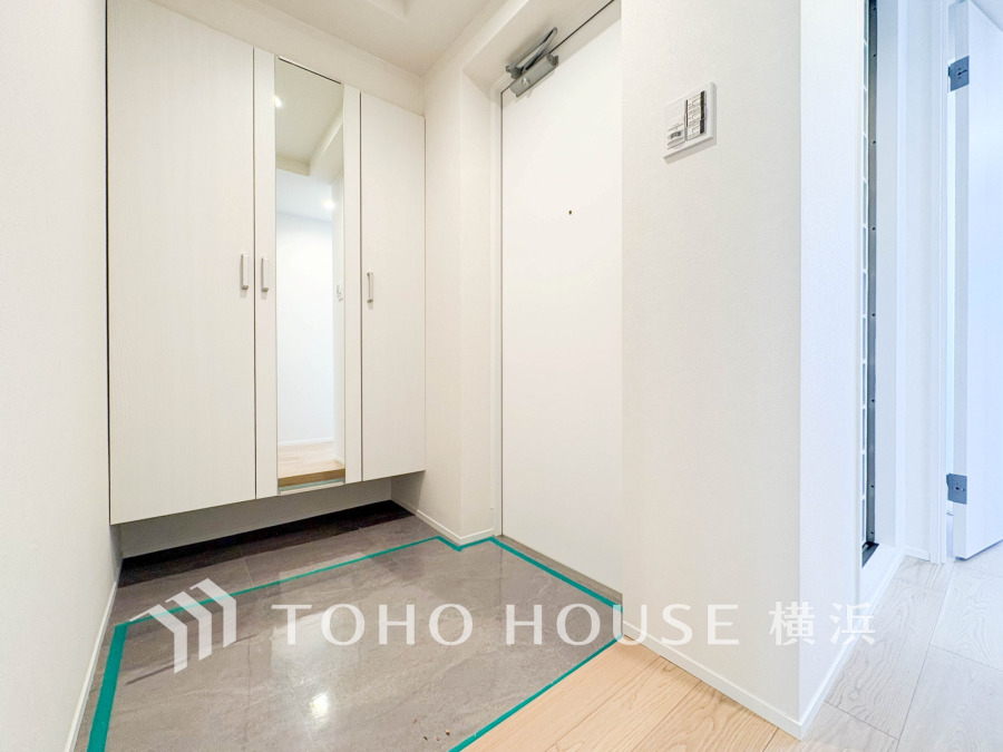 清潔感溢れる玄関がお出迎えする本邸宅の物語は、ここから始まる日常を期待させます。この場所には「希望」と「優越」で包み込んでくれる「特別」な空間があります。