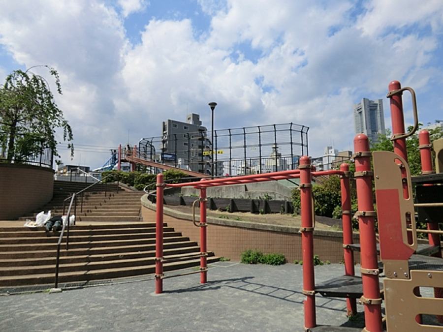 福富町西公園まで　約22ｍ
