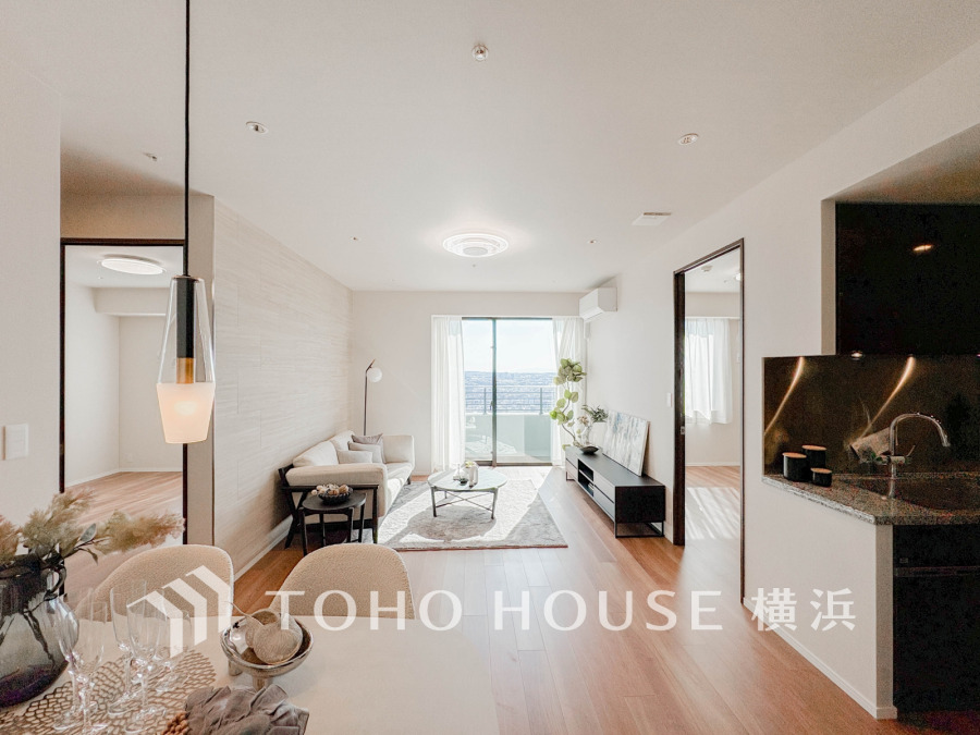 上質な時間を育む暮らしのメインステージ。寛ぎとコミュニケーションを育む居心地のよい場所。ここで楽しむ家族の時間が絆をより深めてくれそうです。