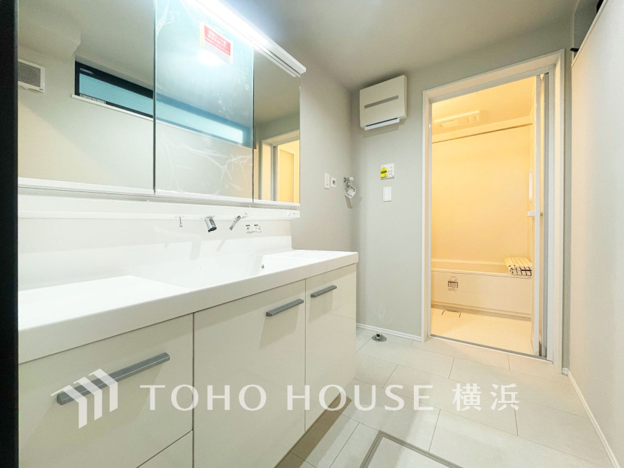 一日の始まりと終わりを心地よく演出してくれる、多彩な機能が備えられたパウダールーム。心地よいリフレッシュ空間です。