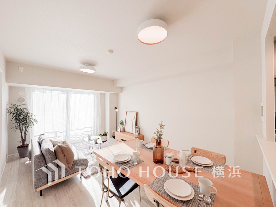 太陽の恵みを受けた明るい空間。吹きぬける風を感じながら爽やかで風通しの良い暮らしが叶います。
