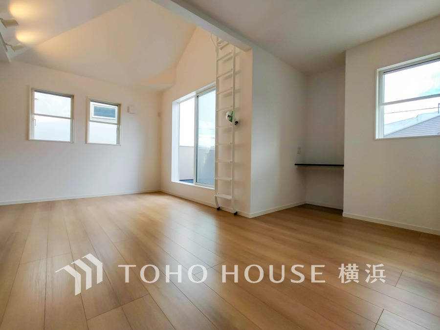 リビングの一角には便利なカウンターを設置しました。
