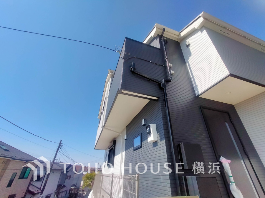 爽やかな青空の下に贅沢なほどに降り注ぐ陽光、豊かな居住性と、クオリティが見事に調和した住空間は、住まうことの喜びを感じさせてくれます。 