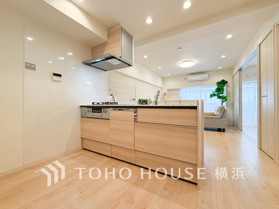 開放的な対面キッチンは、リビングで寛ぐご家族と会話をしながらお料理が出来ます。