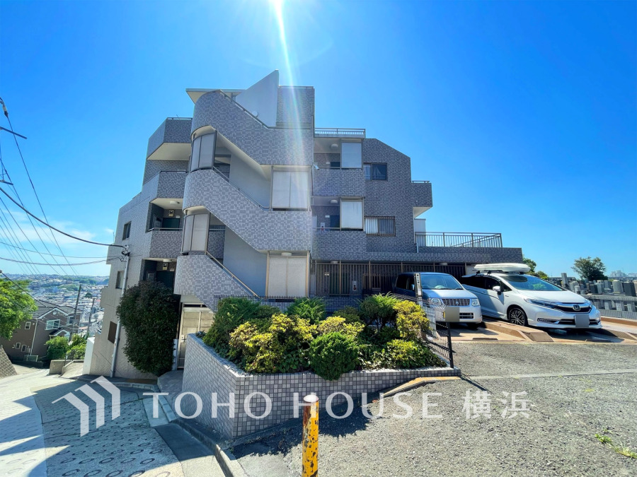 陽射しを受けて輝く時間、街灯に照らし出される夕暮れ時。様々なシーンで違った魅力的な表情を見せてくれます。住まう方のプライドを満たすクオリティを備えています。