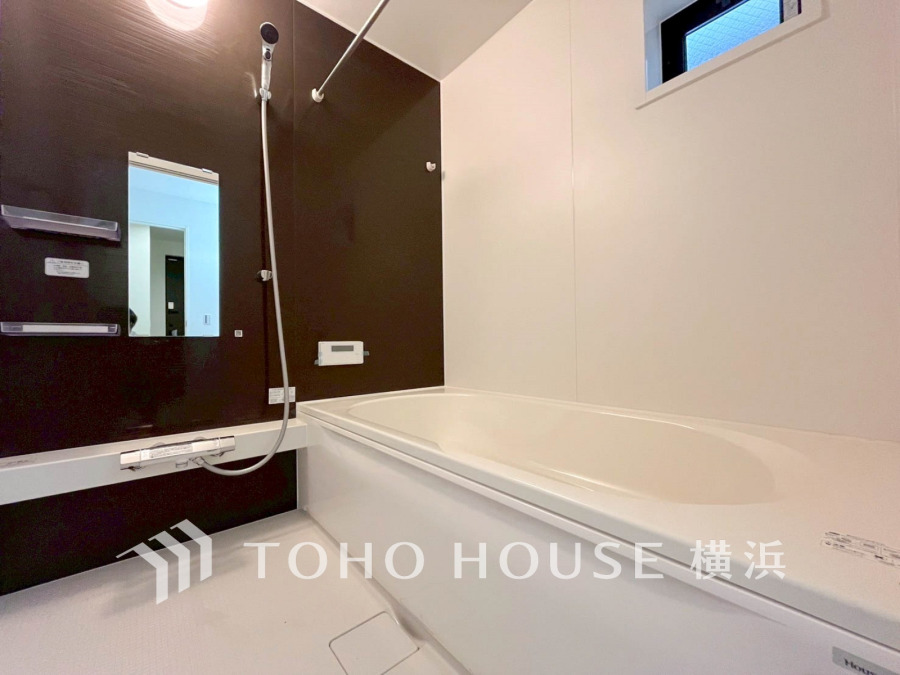 1日の疲れを取り心身を癒すことができる住まいの中のリラクゼーション空間、バスルーム。落ち着いた気分でお過ごし頂けるよう、シックなカラーで上質感を演出しました。