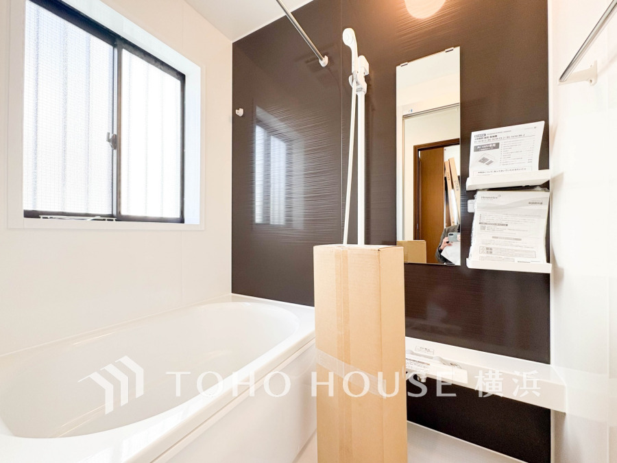 快適な使い心地とゆとりある空間が1日の疲れを解きほぐすバスルーム。空間も浴槽もゆったりのびのび使えるゆとり設計。広く感じるゆとり設計で快適なリラックスタイムを過ごせます。