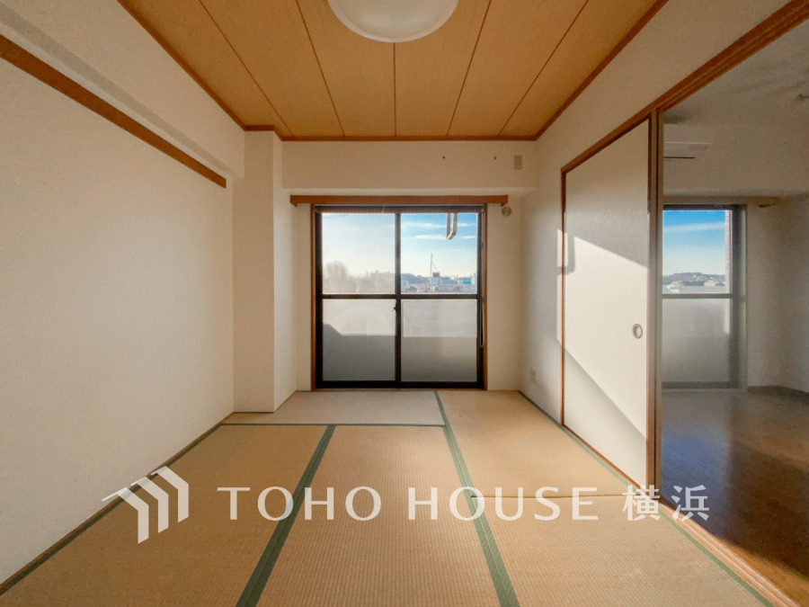 リビングに隣接した和室は、引き戸を開け放してLDK空間を共有しながら開放的に使うこともできます。
