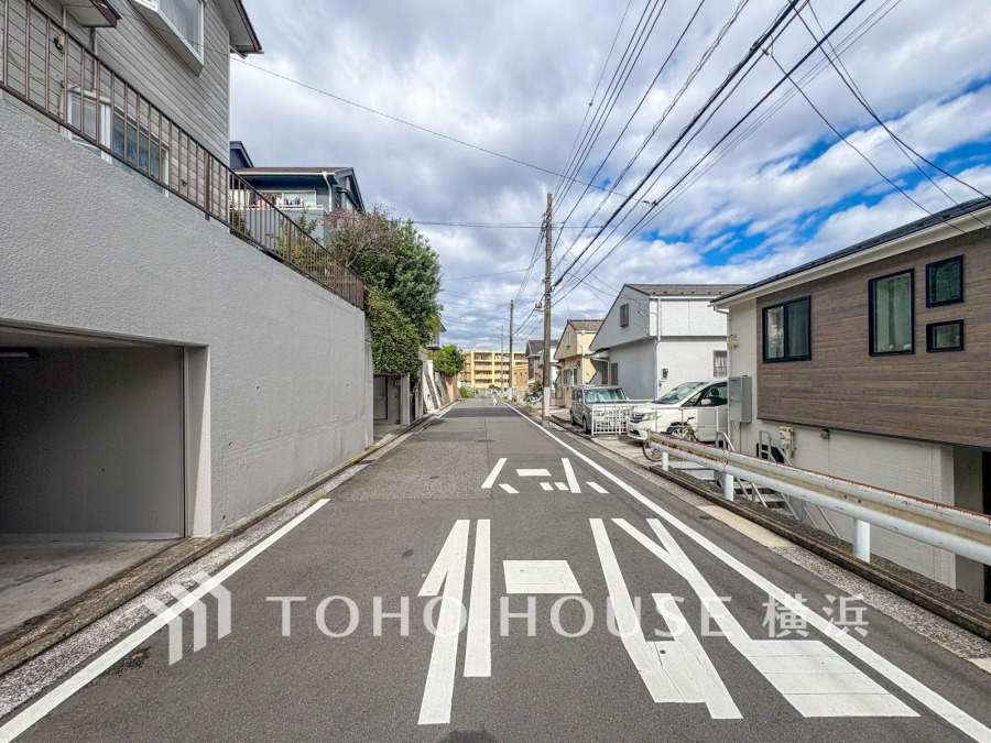 忙しく過ぎゆく日常を置き去るほど、ゆったりした時間が流れる住環境。『快適』は「家」と「街」と「環境」が調和した時に訪れるだと改めて感じさせてくれます。（2025年11月撮影）