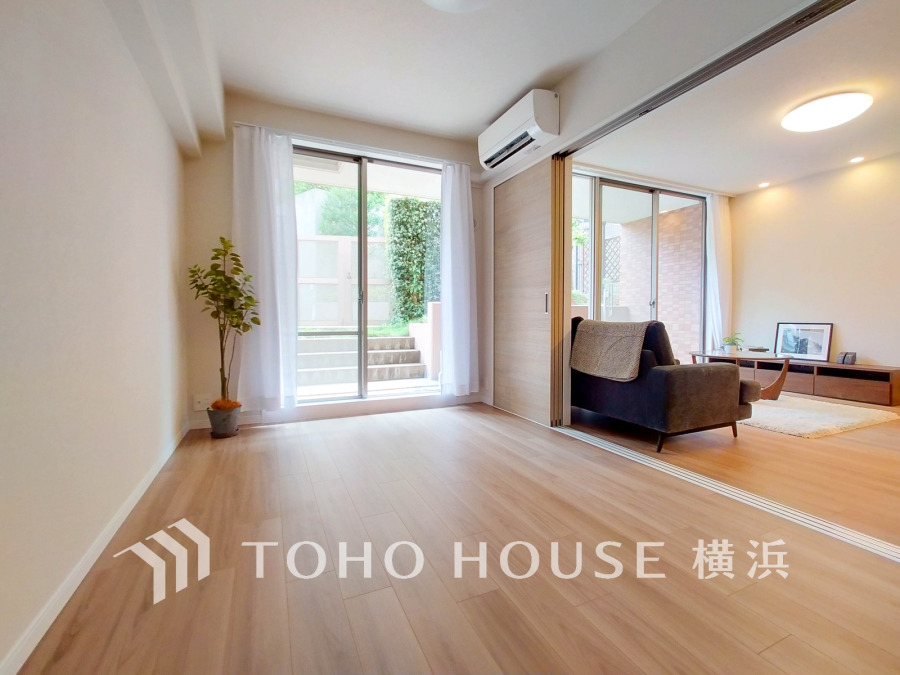 明るい光で満たされ、心地よい時間の流れと共に、愛着の増してくるお住まい。あたたかで和やかな家族の暮らしをずっと大切に包み込む優しさが込められています。