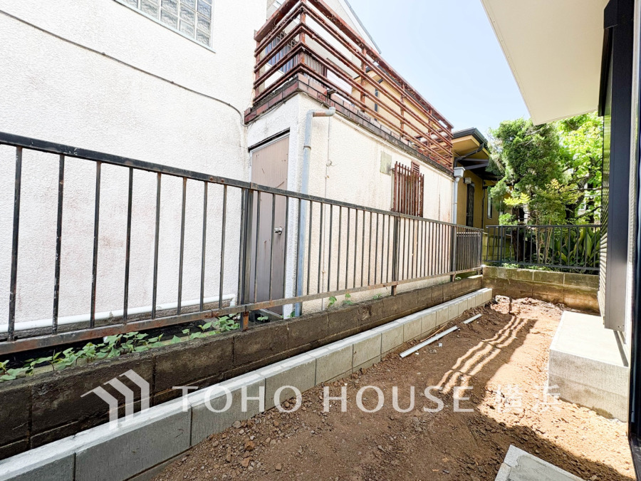 毎日の暮らしの中に癒しを与えてくれるお庭スペース。ガーデニングで色とりどりの草花を綺麗に飾ればより一層華やかな空間になります。