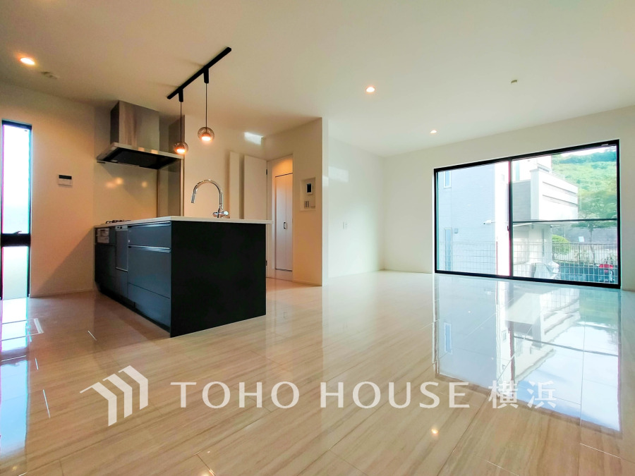 上質な時間を育む暮らしのメインステージ。寛ぎとコミュニケーションを育む居心地のよい場所。