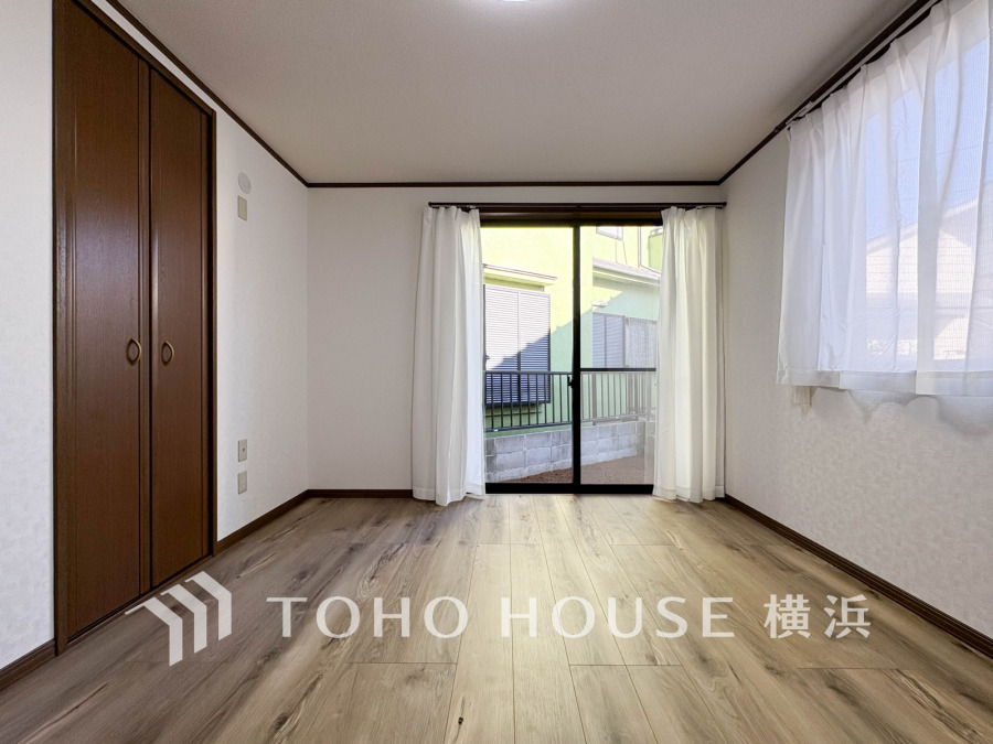 大きな窓からたっぷりと陽光が注がれる明るい空間。家族の成長に対応できる永住仕様の間取り。一日の疲れをいやしてくれる主寝室。時を忘れて過ごす場所として過ごせるお部屋