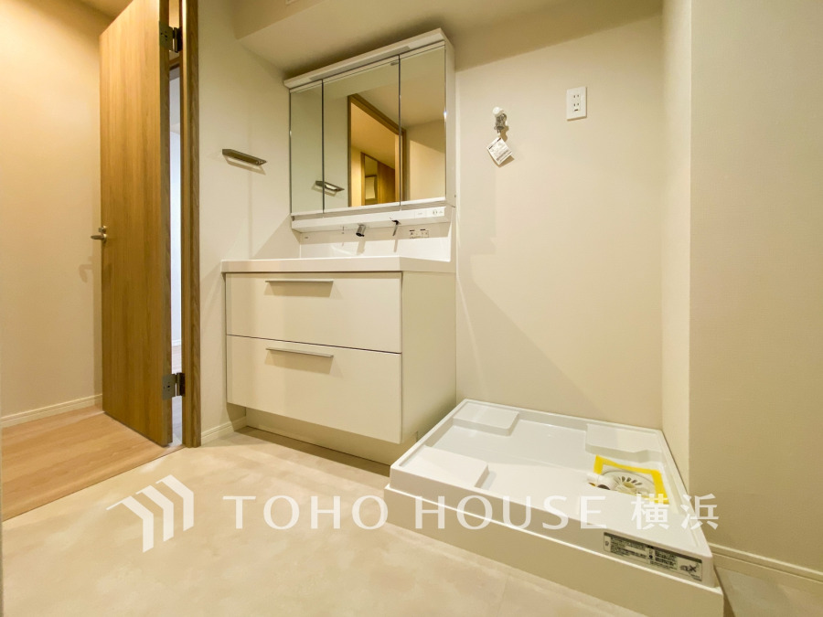 脱衣スペースを含む空間はゆとりの広さを設け、また洗面化粧台にも収納スペースを設ける事により、散らかりやすい洗面スペースをスッキリ保てます。