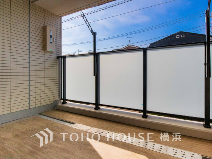 広いバルコニーは暮らしの中の光と風を快適に演出してくれています。見事なまでの開放的な空間をお楽しみください。