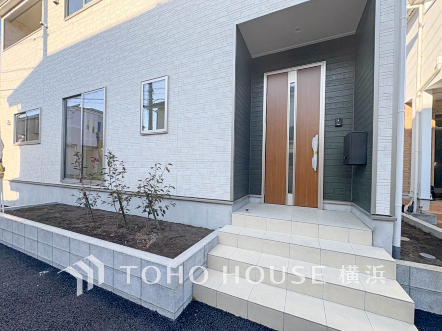 爽やかな青空の下に贅沢なほどに降り注ぐ陽光、豊かな居住性と、クオリティが見事に調和した住空間は、住まうことの喜びを感じさせてくれます。