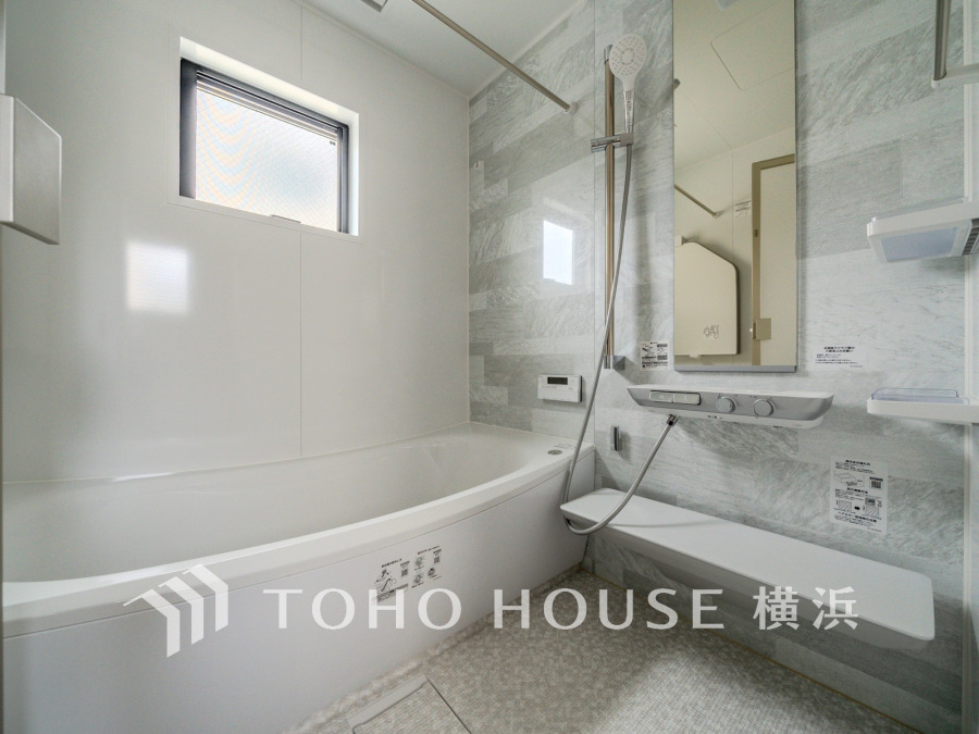 1日の疲れを取り心身を癒すことができる住まいの中のリラクゼーション空間、バスルーム。心からゆったりと寛いでいただけるよう、ゆとりのスペースを確保しています。