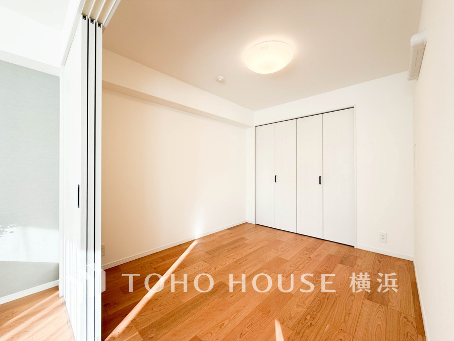 リビングに隣接した洋室は、引き戸を開け放してLDK空間を共有しながら開放的に使うこともできます。
