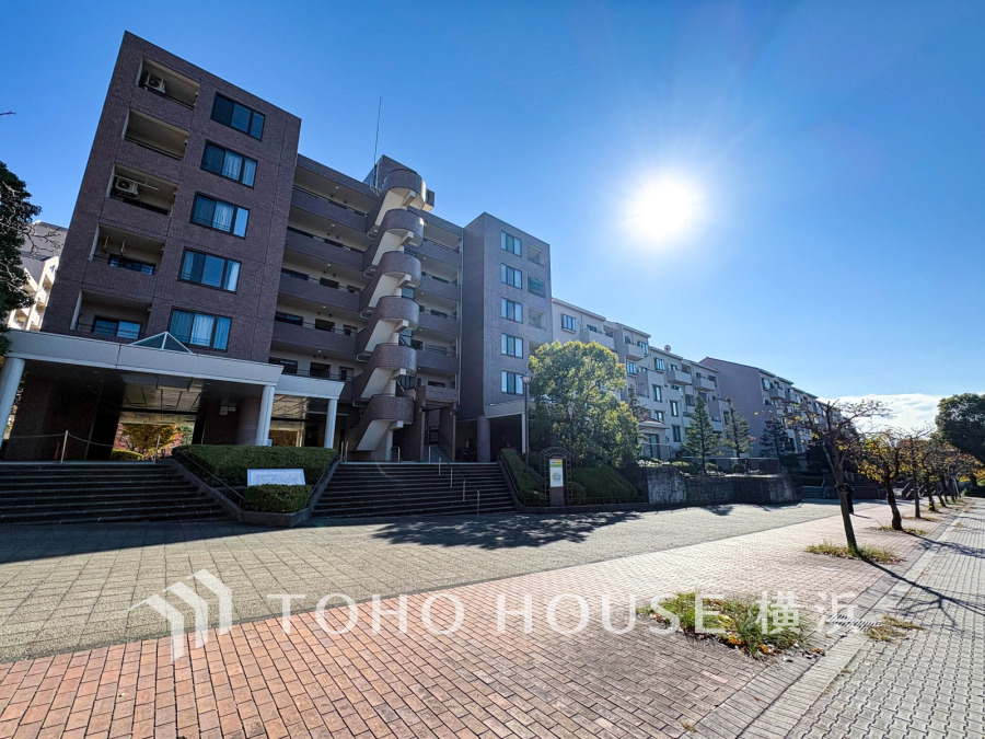 その邸が魅せる、気品・上質・重厚感・極細やかさ、そのすべては訪れた者に安らぎと品性を与える特別な空間です。