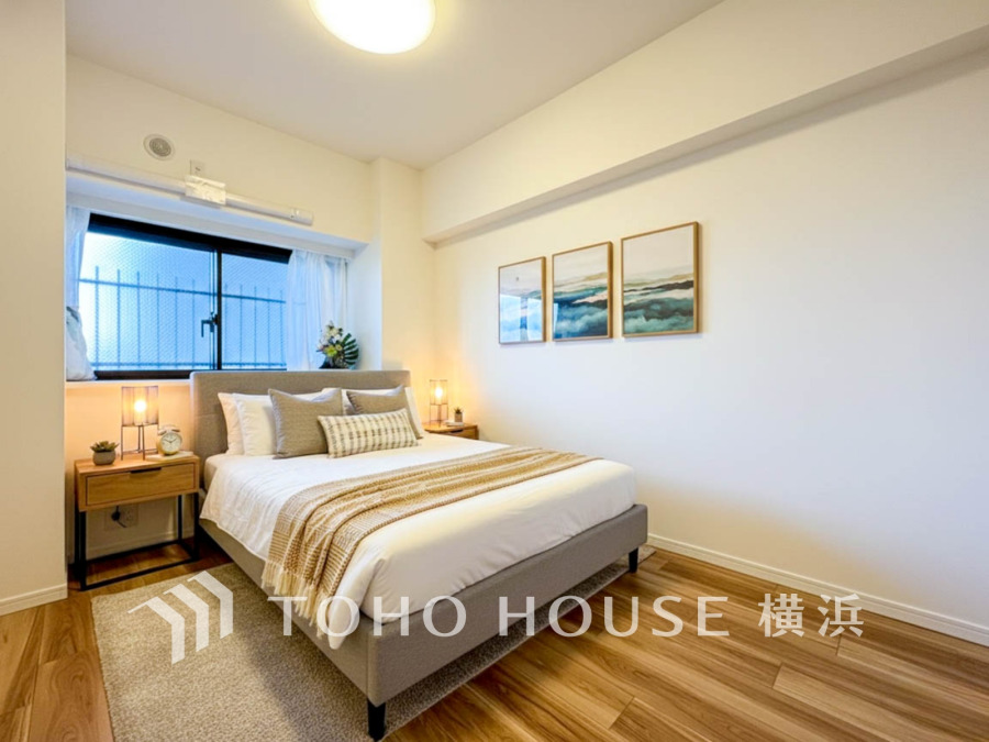 家族一人ひとりの大切なプライベート空間。趣味・感性で個性的に飾って頂けるようシンプルに仕上げてあります。自分時間を充実させながら心豊かなひとときを過ごすための大切な空間。（家具はAI加工です）