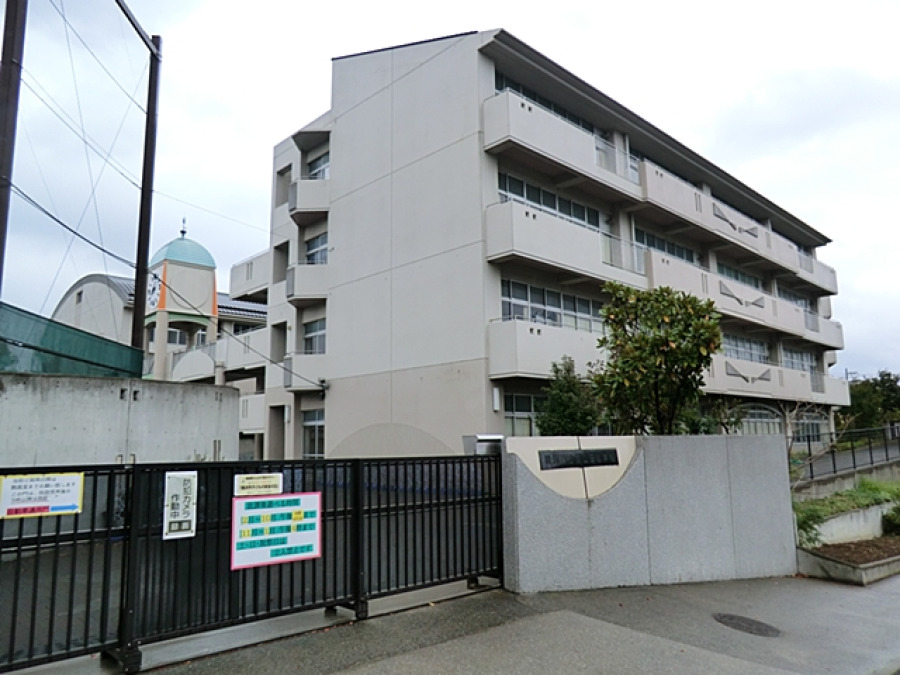 横浜市立南山田小学校　約270ｍ
