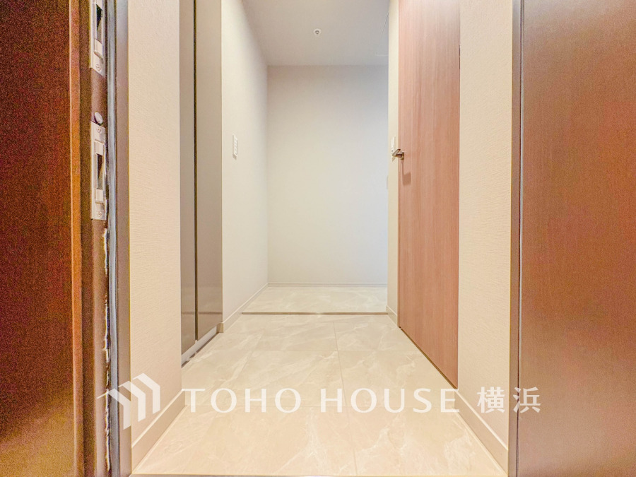 清潔感溢れる玄関がお出迎えする本邸宅の物語は、ここから始まる日常を期待させます。この場所には「希望」と「優越」で包み込んでくれる「特別」な空間があります。