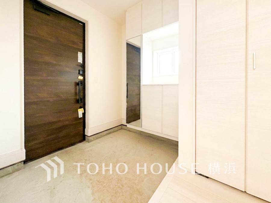 居住者の帰り、訪れる方を優しく迎え、やすらぎに満ちた生活空間を予感させる。健やかな暮らしを楽しめそう。