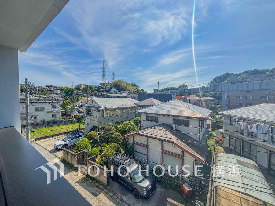 開放感があり、遮るものもなく気持ちのいい景色が広がります。お部屋にも爽やかな風と暖かく柔らかな日差しが差し込み、毎日の暮らしを豊かに彩ります。