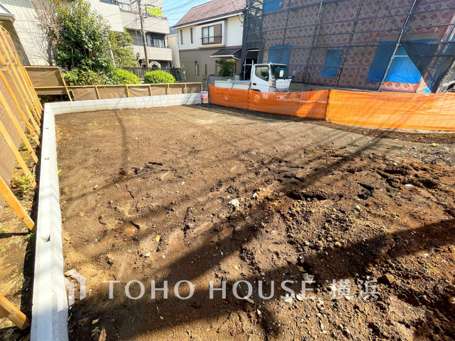 多方面への軽快な交通アクセスと豊かな利便性が魅力の東急東横線沿線。駅徒歩3分の駅チカ立地！開放的な角地です。