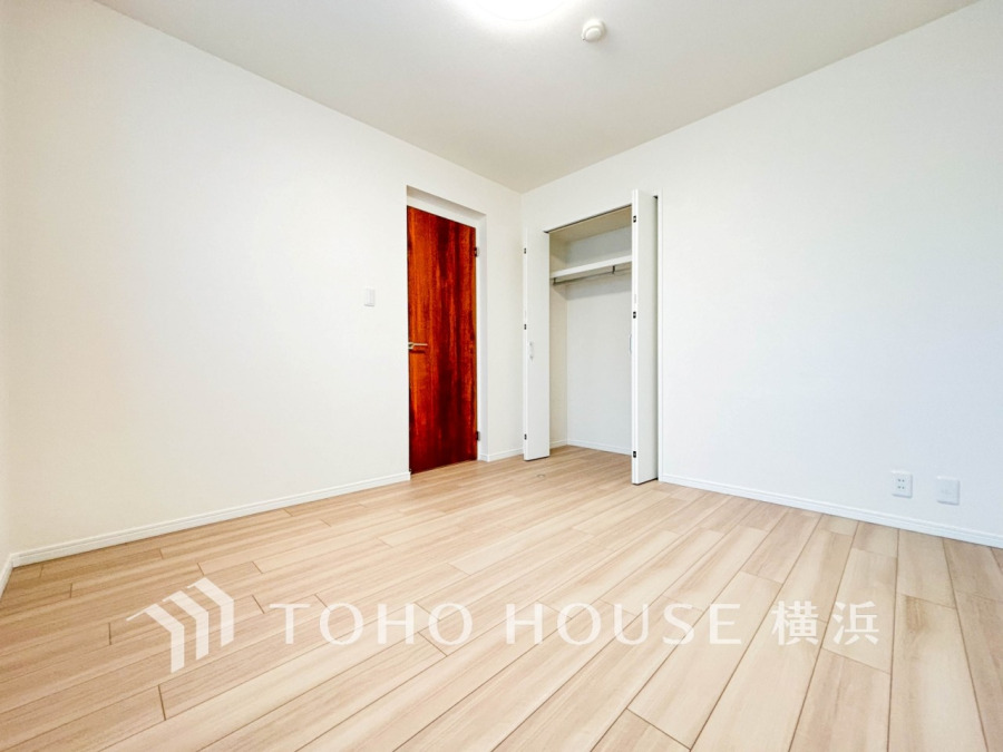 穏やかな風と陽光を導き、プライバシーに配慮された設計プランを採用し、居住性を一段と心地よいものにしています。明るく開放的な空間を演出しております。