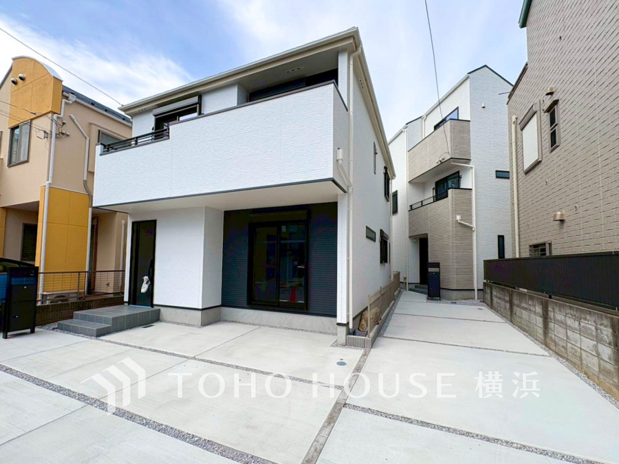 街に溶け合う美しい景観を生み出しているにも関わらず、採光や風通しを考えて設計された間取り。外観だけでなく、そこに住まうご家族の心地よさが最優先されますように。 