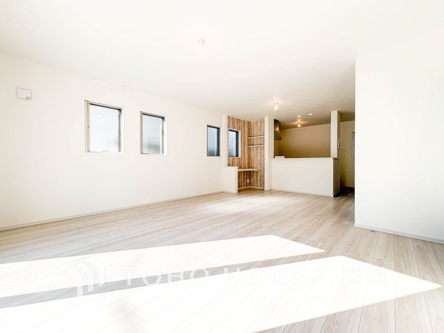 ここにはみんなが集い、食事と楽しい会話が始まる。話に夢中になりすぎて、ついつい時を忘れてしまう。そんな束の間の幸せを感じさせてくれる場所。