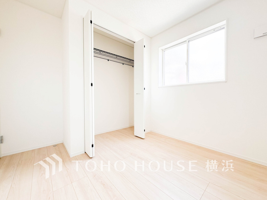 快適に過ごす条件は、一人ひとり違います。飾リ過ぎないシンプルな内装と偏り過ぎないデザインで統一しております。居住していく中でオーナー様だけの【マイホーム】に創り上げて下さい。