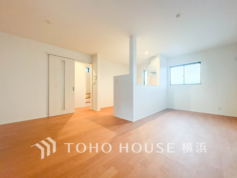 太陽の恵みを受けた明るい空間。吹きぬける風を感じながら爽やかで風通しの良い暮らしが叶います。
