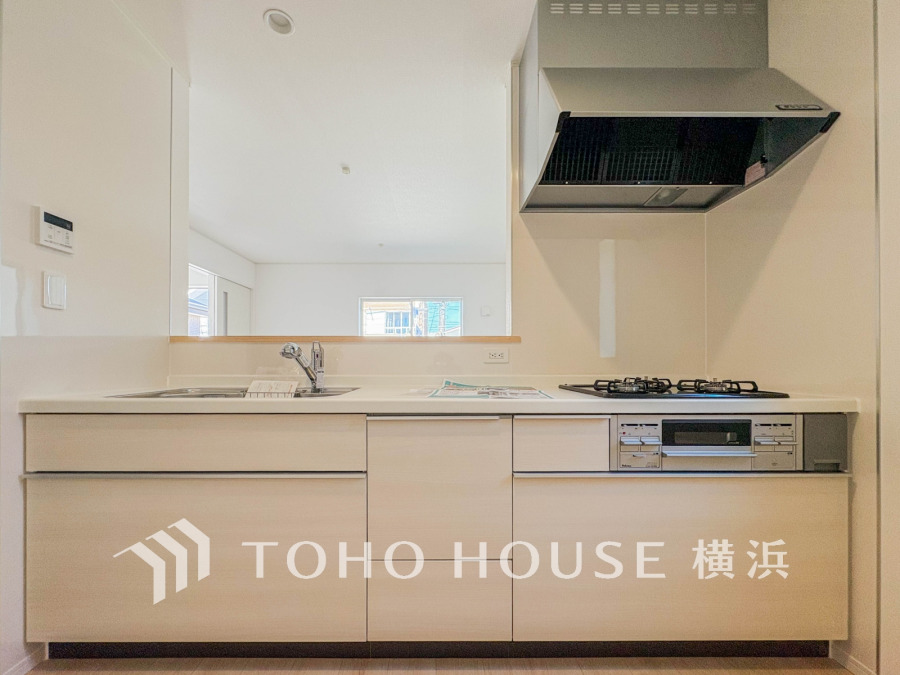 開放的な対面キッチンは、リビングで寛ぐご家族と会話をしながらお料理が出来ます。