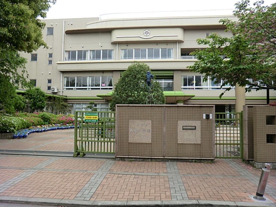 川崎市立井田小学校　約750ｍ
