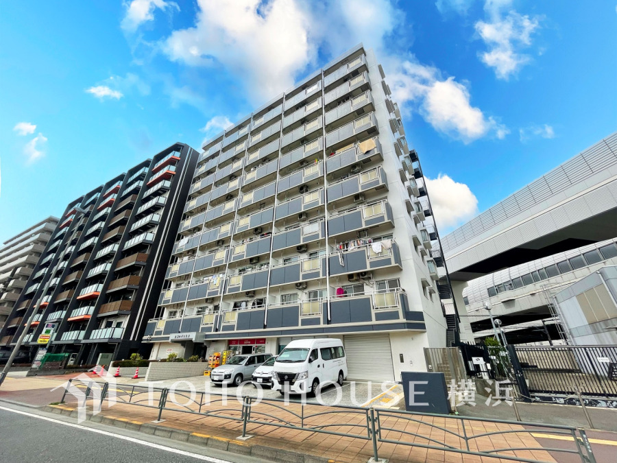 時代の流れに惑わされないシックなカラートーンで街並みに溶け込む外観は、主張し過ぎず、また平凡になり過ぎず絶妙なコントラストで輝きを放ちます。