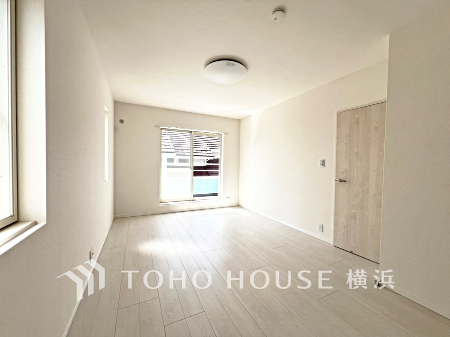 2面採光の居室は、十分な明るさを取り入れ心地よい風を提供します。