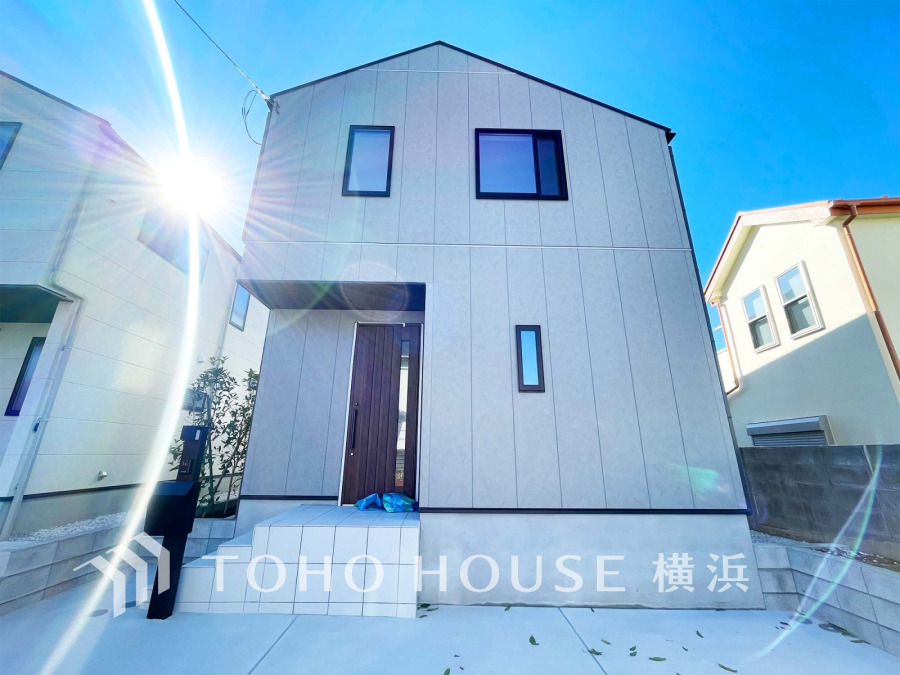 爽やかな青空の下に贅沢なほどに降り注ぐ陽光、豊かな居住性と、クオリティが見事に調和した住空間は、住まうことの喜びを感じさせてくれます。 