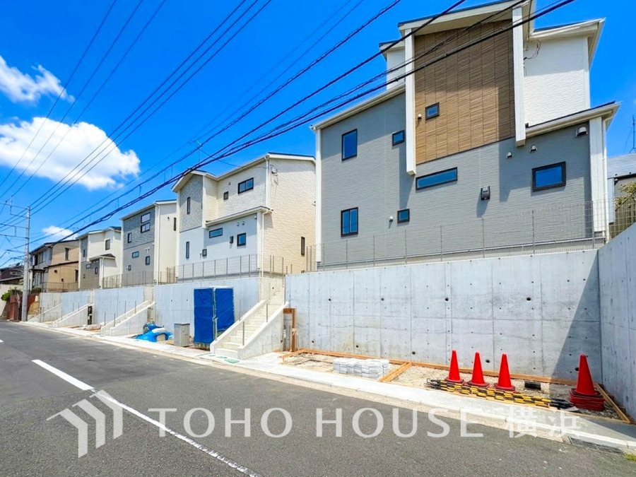 爽やかな青空の下に贅沢なほどに降り注ぐ陽光、豊かな居住性と、クオリティが見事に調和した住空間は、住まうことの喜びを感じさせてくれます。