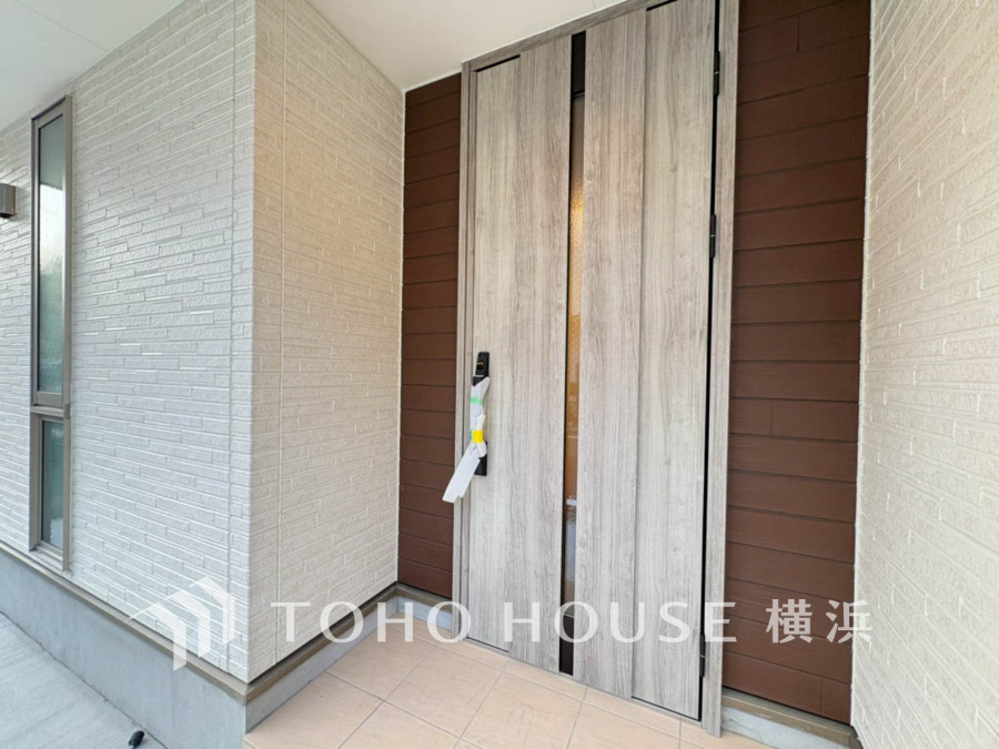 居住者の帰り、訪れる方を優しく迎え、やすらぎに満ちた生活空間を予感させる。健やかな暮らしを楽しめそう。