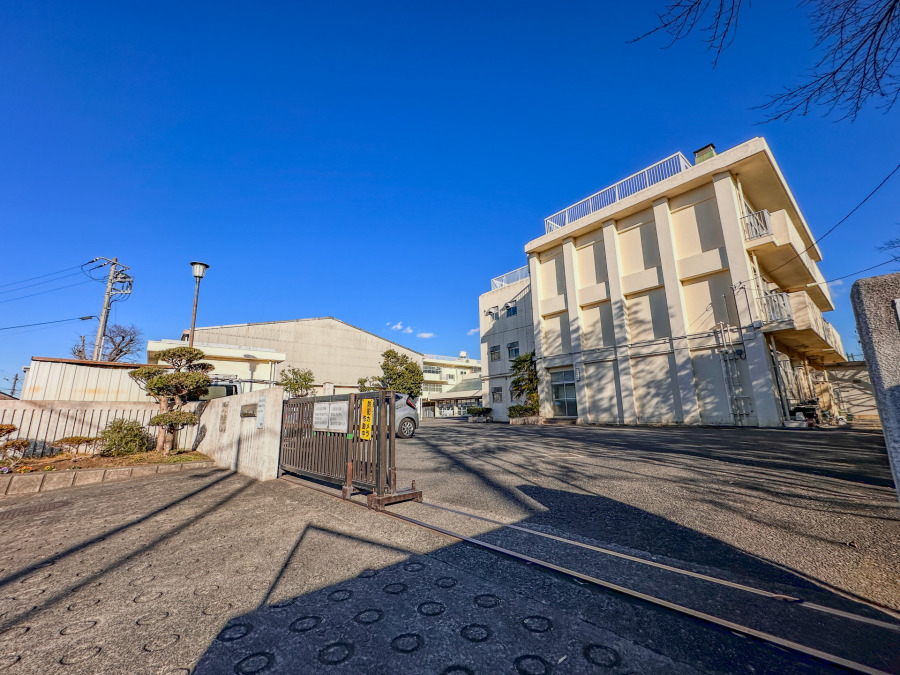 横浜市立みたけ台中学校　約650ｍ