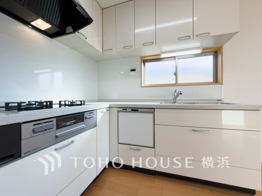 ご家族みんなで調理ができる位のスペースを実現したキッチン空間となっております。みんなで作った料理を召し上がりながらの会話は、どのような物になるのでしょうか。