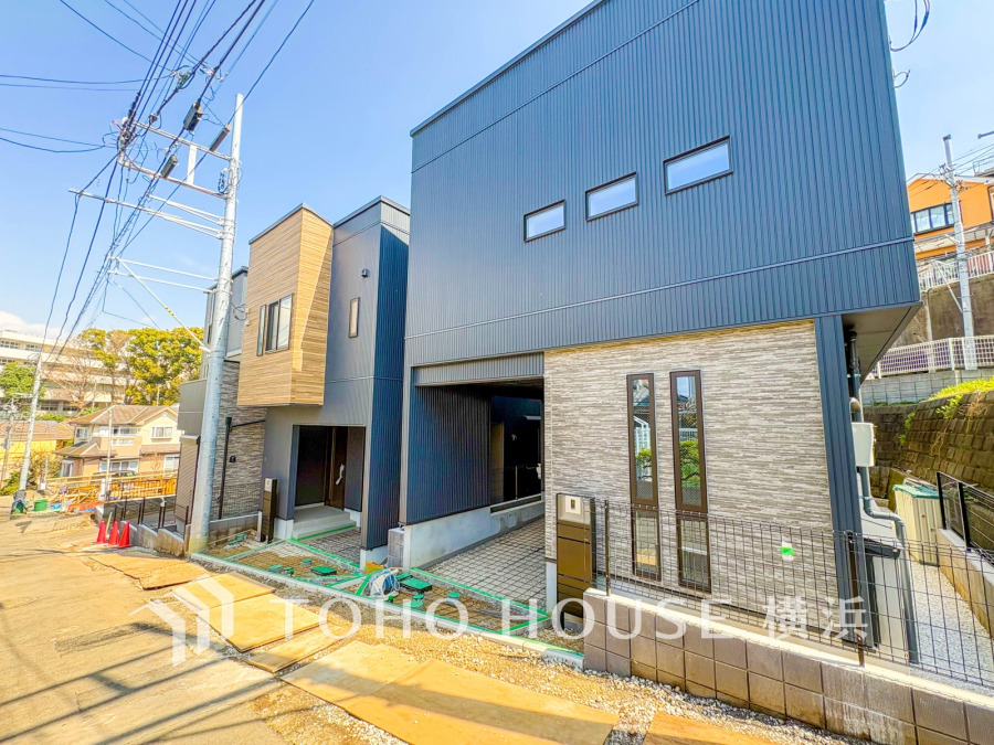 爽やかな青空の下に贅沢なほどに降り注ぐ陽光、豊かな居住性と、クオリティが見事に調和した住空間は、住まうことの喜びを感じさせてくれます。