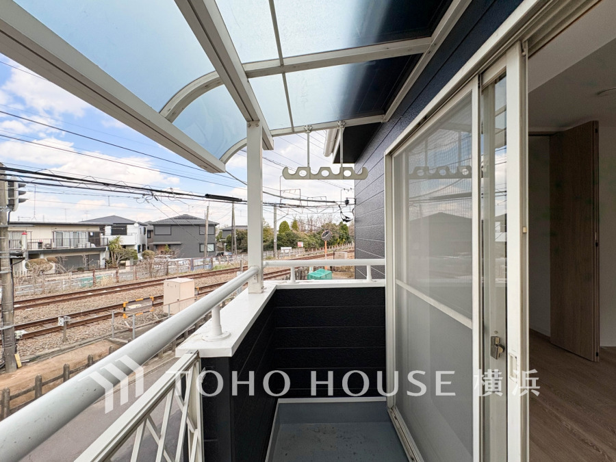 開放感いっぱいの眺望と共に光と風を享受するバルコニー。緑豊かな景観を眺めることができます。